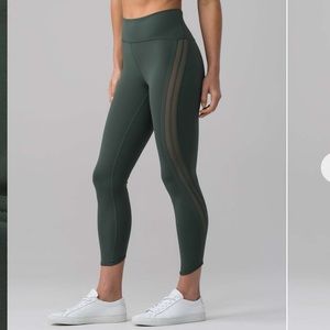 SOLD NWOT Lululemon LUXTREME Sun Setter tight 25”